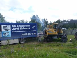 T:mi Jyrki Kotomaa pääsee huoltoauton ansiosta huoltotöihin minne vain